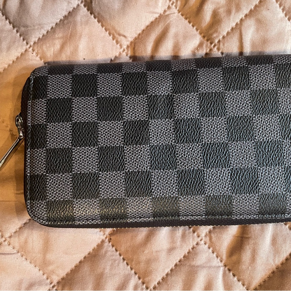 Daisy Rose Checkered Zip Wallet